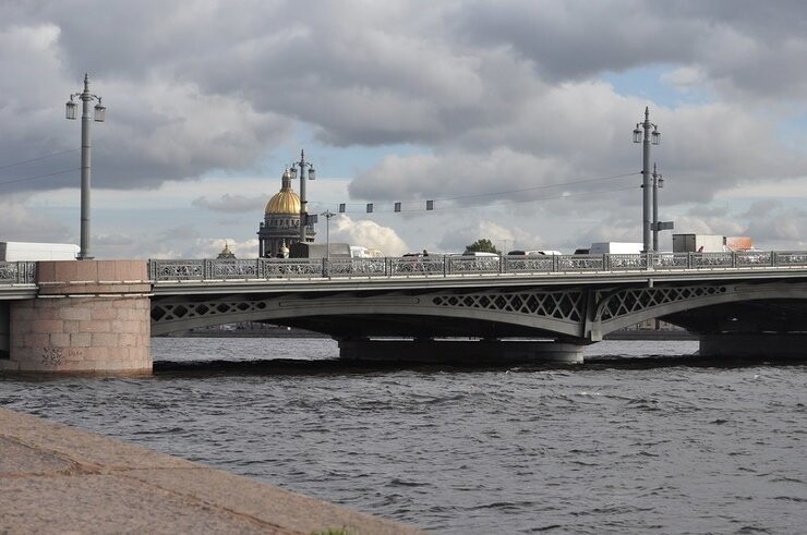 Кинопрогулка с Сергеем Бодровым по местам съемок фильма «Брат»