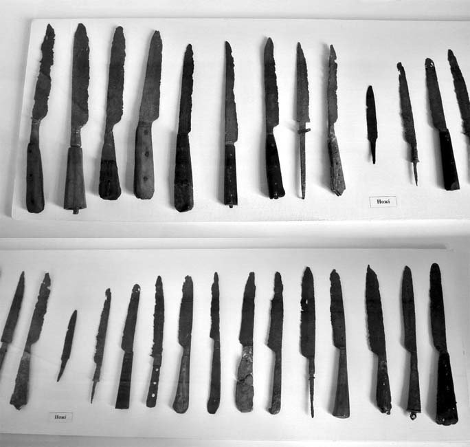 Часто для бритья в древности использовали подручные острые предметы