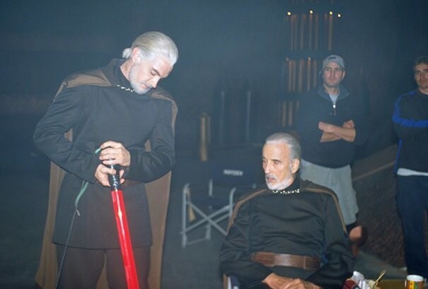 Сэр Кристофер Ли и его дублер на съемках фильма «Звездные войны. Эпизод II: Атака клонов».