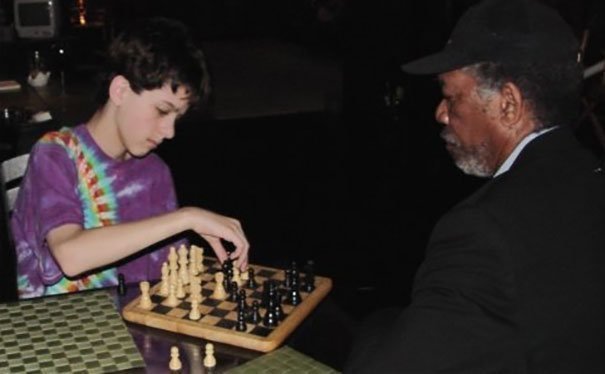 "Когда мне было 11 лет, я играл в шахматы с Морганом Фрименом"