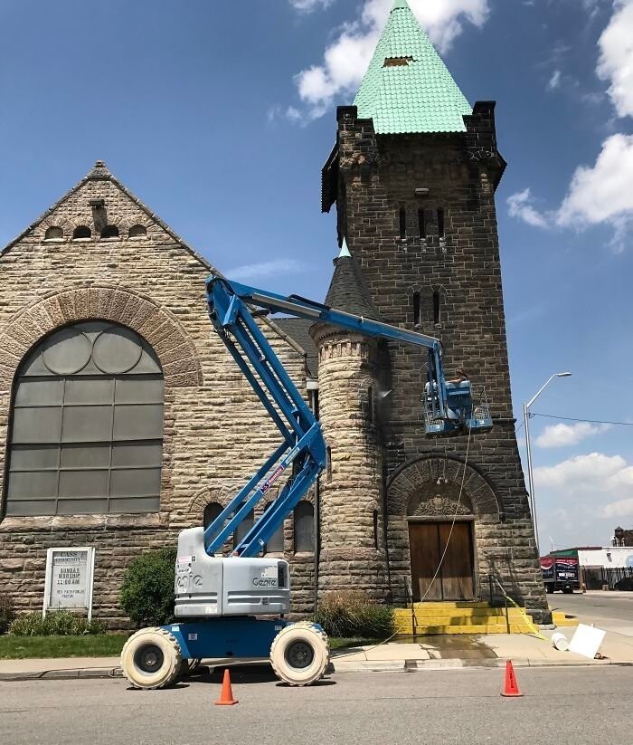 Эту церковь в Детройте не чистили с тех пор, как она была построена 134 года назад