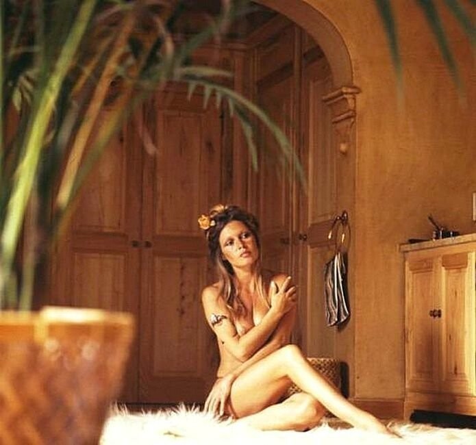 Брижит Бардо, сфотографированная Джеком Гарофало у себя дома в Ла-Мадраге, Сен-Тропе, 1970-е годы.