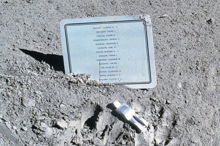 “Павший астронавт” – маленькая алюминиевая статуя на Луне