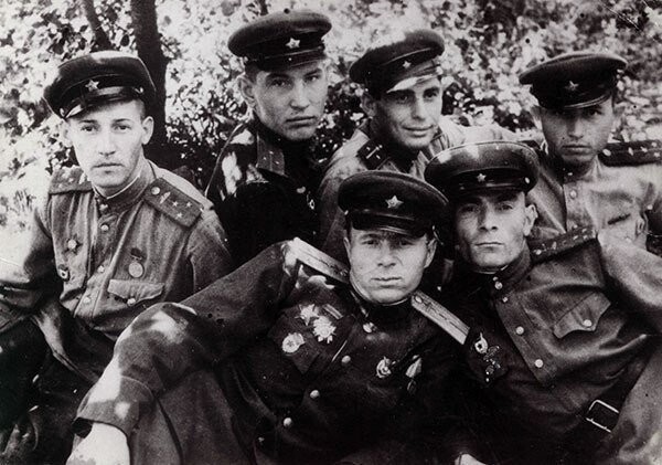 Красная Армия: как и зачем возвращали погоны