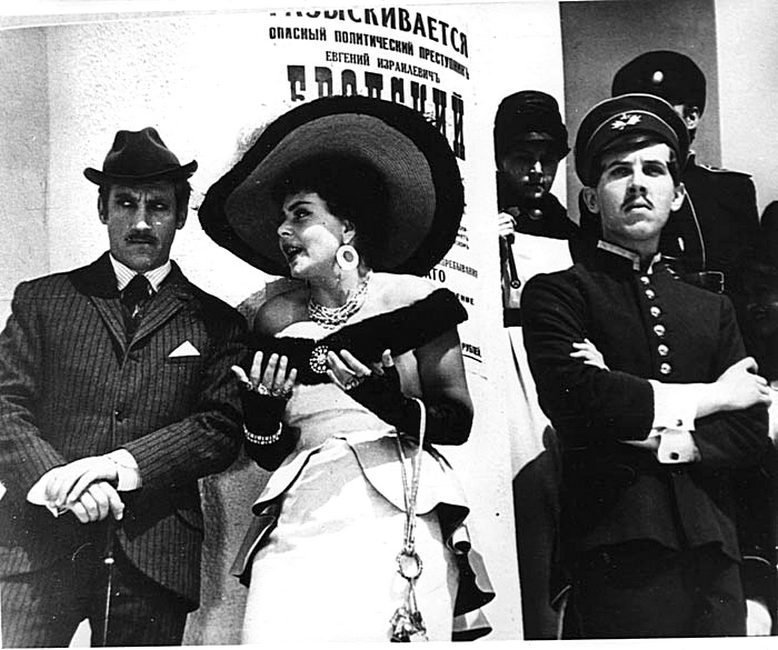 Владимир Высоцкий, Валерий Золотухин и Ольга Аросева на съемках фильма «Интервенция», 1967. был положен на полку и вышел в 1987 г