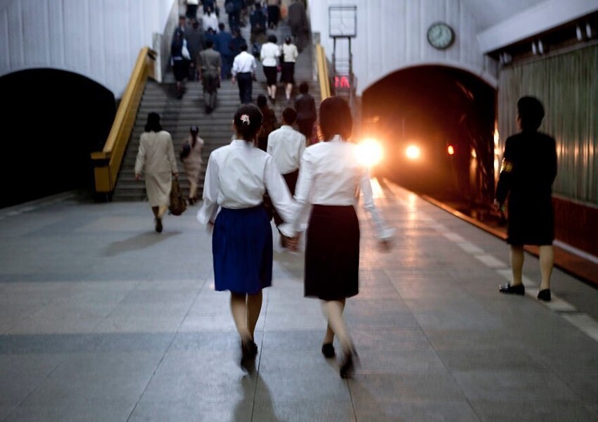 9. Снимок из пхеньянского метро (которое также является бомбоубежищем) попросили удалить, так как на нем виден тоннель