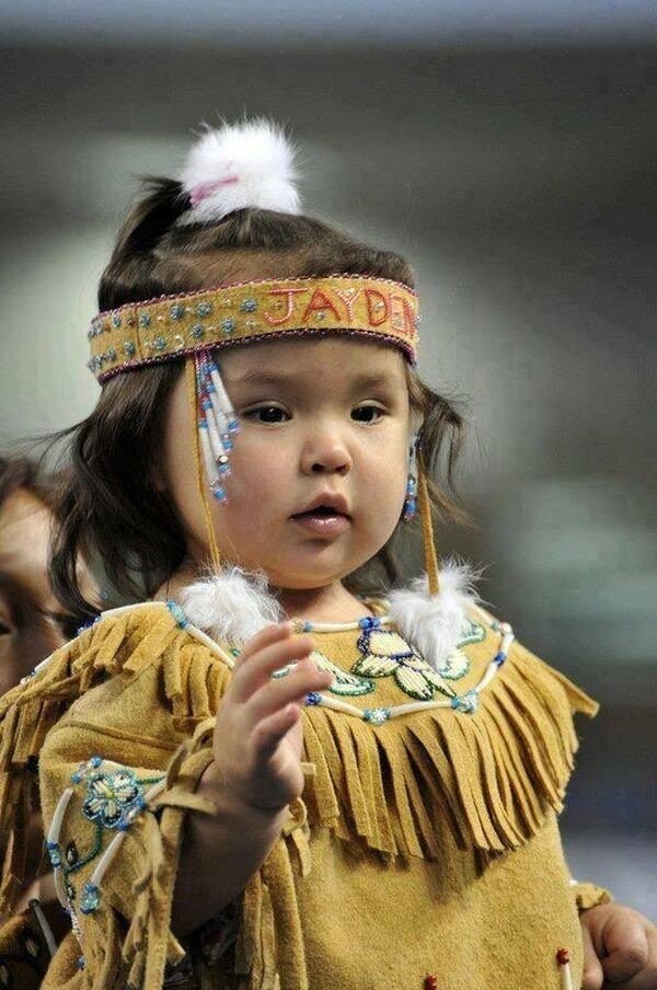 Дети мира. Фотографии малышей в традиционных одеждах