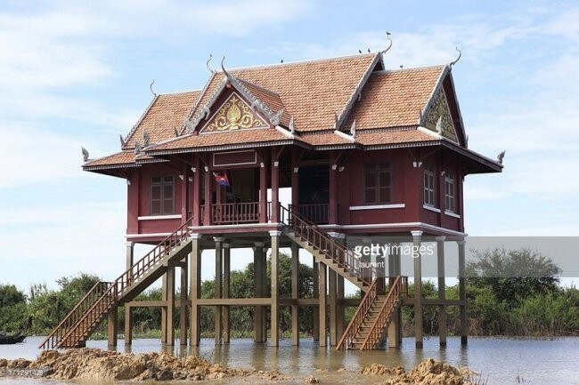3. Дома на сваях (Камбоджа, Юго-Восточная Азия)