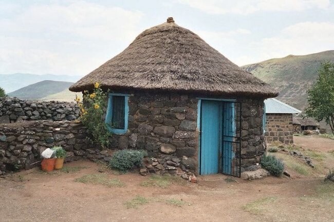 2. Рондавели или круглые дома (Королевство Лесото, Африка) 