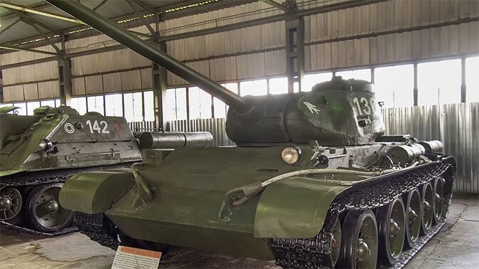 «Дедушка» Т-72: почему прорывной танк Т-44 не стал массовым?