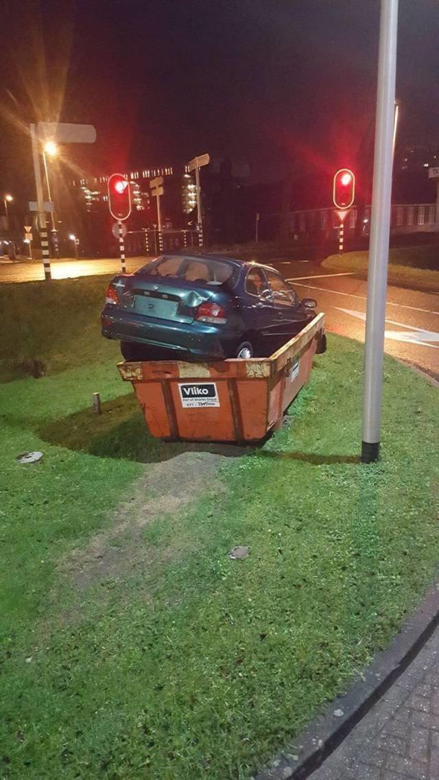 Машину на мусорку