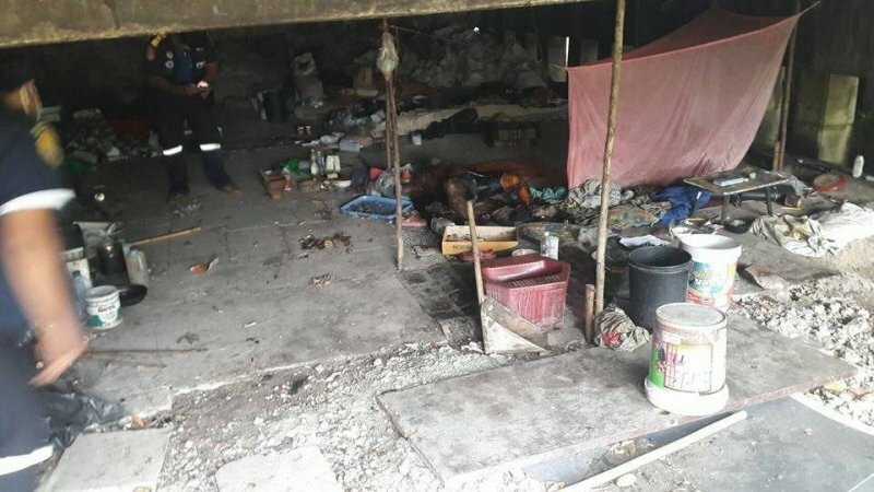 Тело бездомного обнаружено под мостом в Таиланде