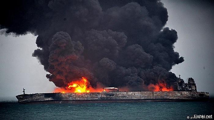 У берегов Китая взорвался горевший четыре дня иранский нефтяной танкер Sanchi