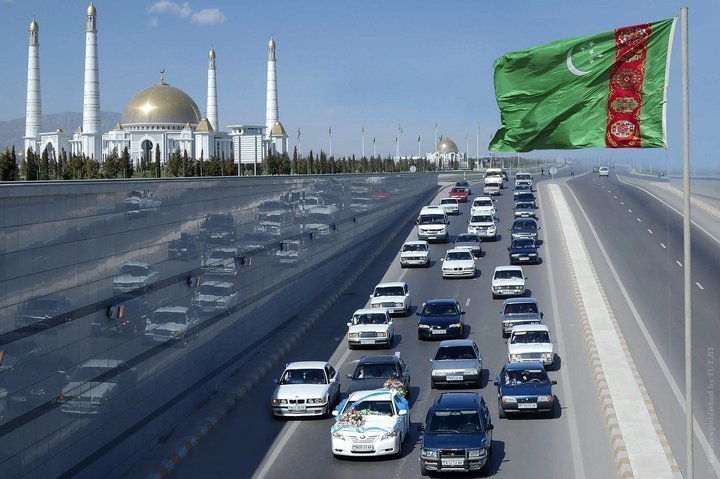 В Туркменистане запретили любые машины, кроме белых