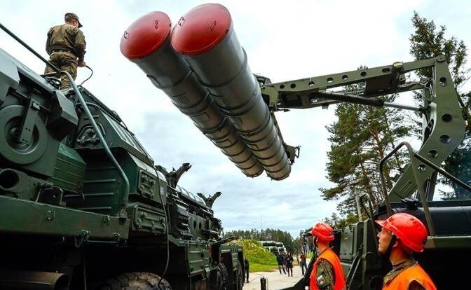 На фото: пусковая установка зенитных ракет комплекса С-400 «Триумф» (Фото: Михаил Джапаридзе/ТАСС)