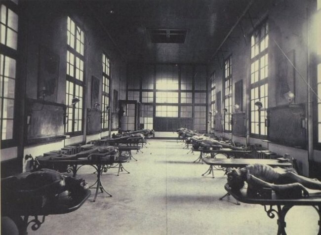 Кабинет вскрытия в медицинской школе в Бордо, Франция, 1890 г