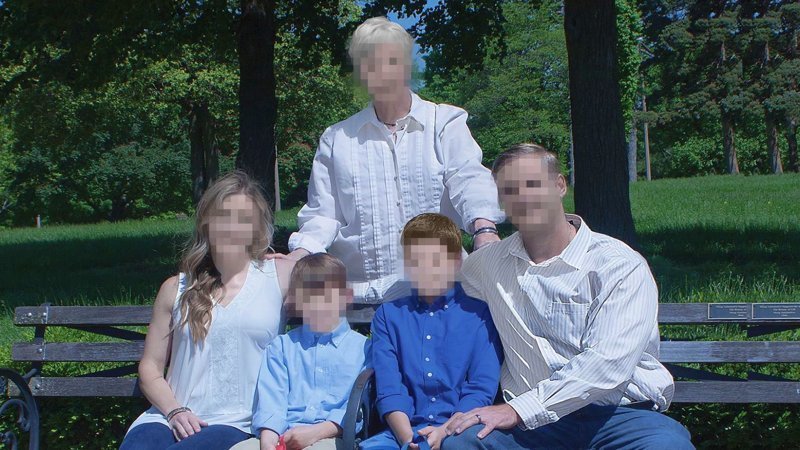 Американка заплатила $250 за самую страшную семейную фотосессию в её жизни