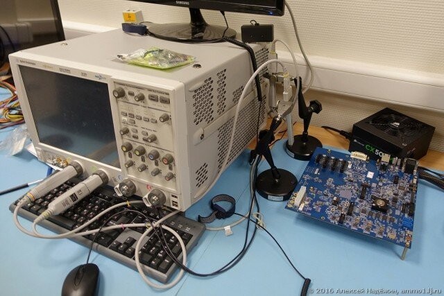  В электронную лабораторию Байкал Электроникс не пускают никого, даже большинство своих сотрудников. Меня пустили. :) 