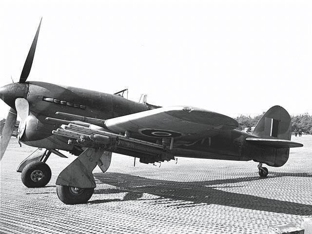 Истребитель-бомбардировщик «Тайфун» с подвешенными реактивными снарядами