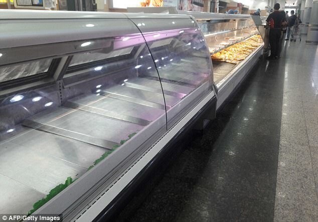 Пустые полки супермаркетов в столице Венесуэлы, Каракасе