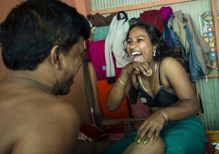 Секс с проституткой из бангладеша анальный секс проститутки новосибирск