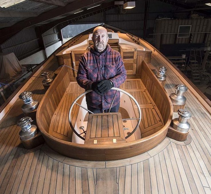Он продал всё, чтобы построить яхту своей мечты