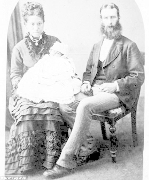 Мере и Александр Ковэн, и их дочь Пита, Новая Зеландия, 1870 г. Браки между маори и выходцами из Великобритании в Новой Зеландии были распространены и поощрялись на государственном уровне, но общество их не одобряло