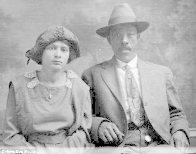 Пара из южного Техаса, 1900 г. Эти люди отказались следовать предрассудкам общества