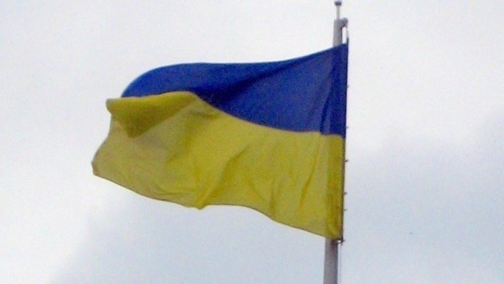 Польский суд не признал надругательством вытирание ног о флаг Украины