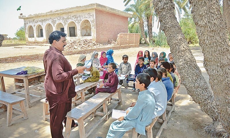 Похожие условия в одной из провинциальных школ Пакистана