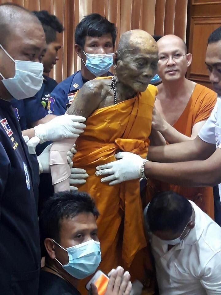 Буддийского монаха увидели с улыбкой на лице через 2 месяца после смерти