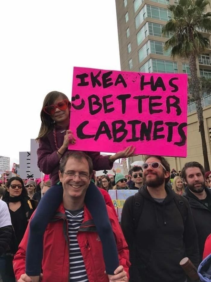 "Любой кабинет из IKEA лучше нашего кабинета министров!"