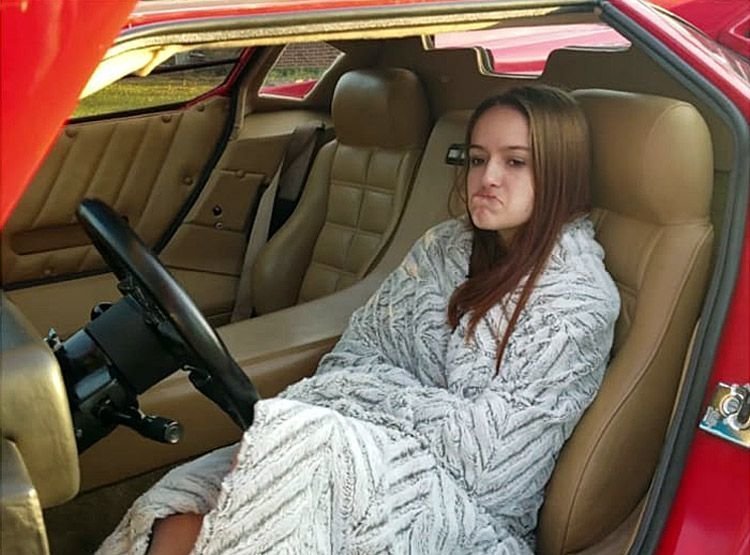 Девочка хотела в подарок новенький Lamborghini, а получила подержанный суперкар из 80-х