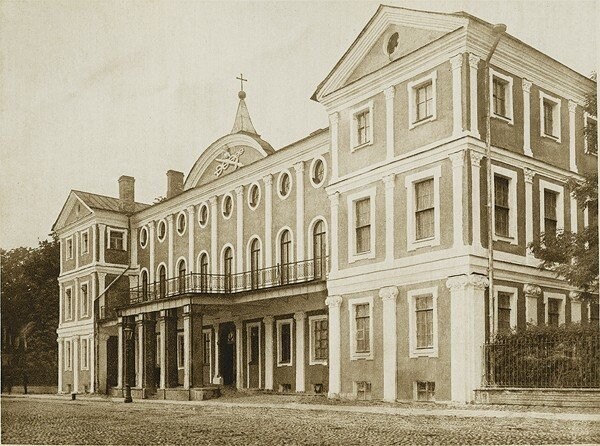Дворец Меншикова на фото 19 века.