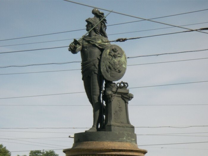 Памятник Суворову.