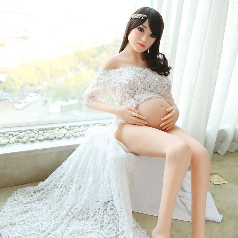 Фотографии беременных секс-кукол потрясли интернет