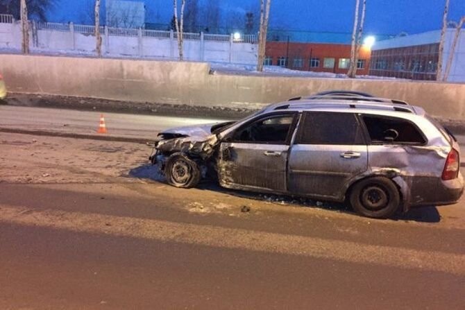 В данном месте, где случилось столкновение, разворот запрещен, поскольку там идет "двойная сплошная".