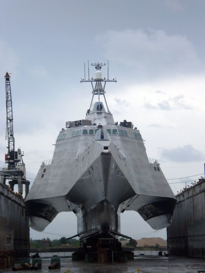 Современный военный корабль до того, как его опустят на воду