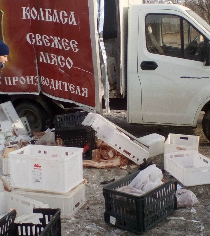 Пенсионерки-мародеры: в Челябинске ГАЗель с мясом и колбасой попала в ДТП