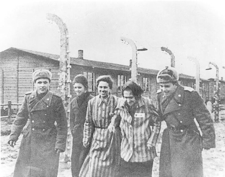 27 января 1945 г. 73 года назад Советские войска освободили узников Освенцима