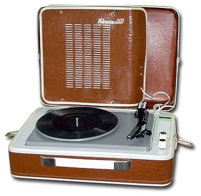  Электрофон "Юность-301" - переносной проигрыватель грампластинок, выпускавшийся с 1970 по 1980 годы