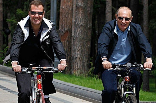 Велосипеды не чужды и главам государств. Путин и Медведев