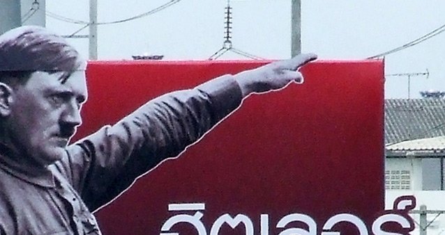 3. Фюрер рекламирует музей восковых фигур в Бангкоке