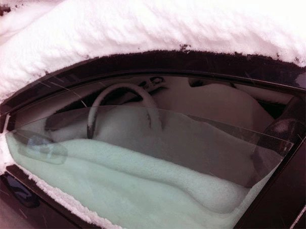5. Когда забыл закрыть окно в машине зимой