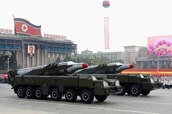 Тысячи солдат и техника стянуты к аэродрому в Пхеньяне для подготовки парада
