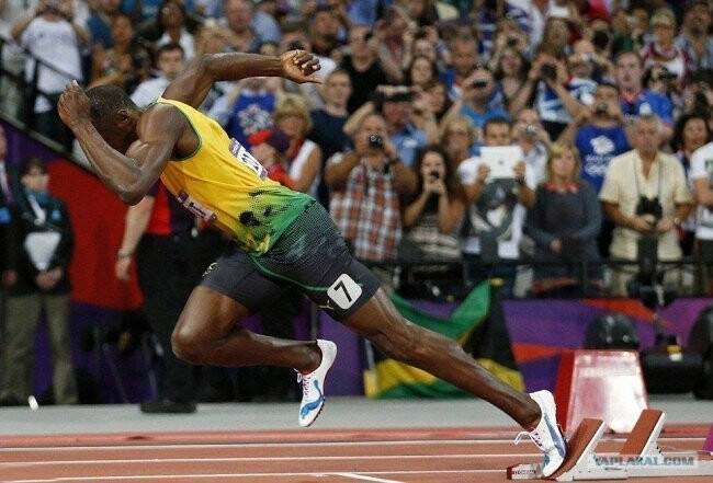 6) Уроженец Ямайки Усэйн Болт является наиболее быстрым человеком во всем мире. Именно он смог установить два рекорда. Спринт 100 он смог преодолеть всего лишь за 9,69 секунды. Спринт 200 он преодолел за 19,30 секунды. Пока еще никто не смог побить э