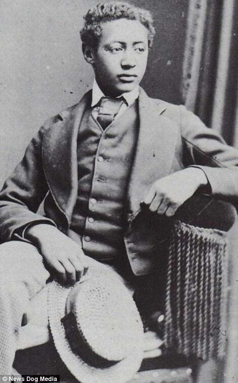 Эфиопский принц Алемайеху. В 1868 году после гибели отца, императора Теодроса II, 7-летний принц был взят в плен и насильно увезен в Британию. Алемайеху попал под опеку королевы Виктории, но в возрасте 18 лет скончался от вирусной инфекции.