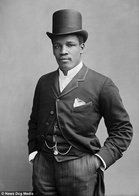 Питер "Темнокожий принц" Джексон был боксером в тяжелом весе из Австралии. Он выиграл австралийский тяжелый титул в 1886 с нокаутом Тома Лиса в 30-м раунде.