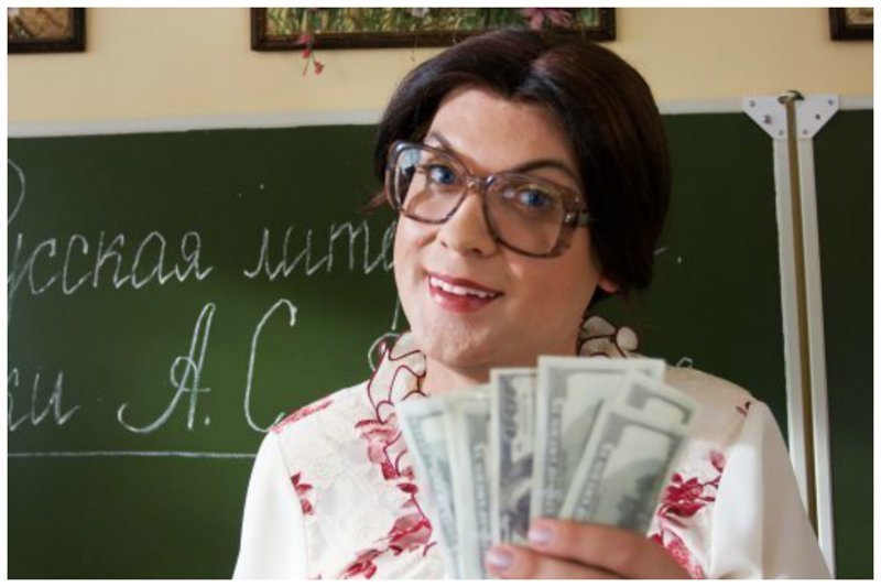 Нет денег - нет подарка. У уральской школьницы отобрали грамоту за несданные 300 рублей