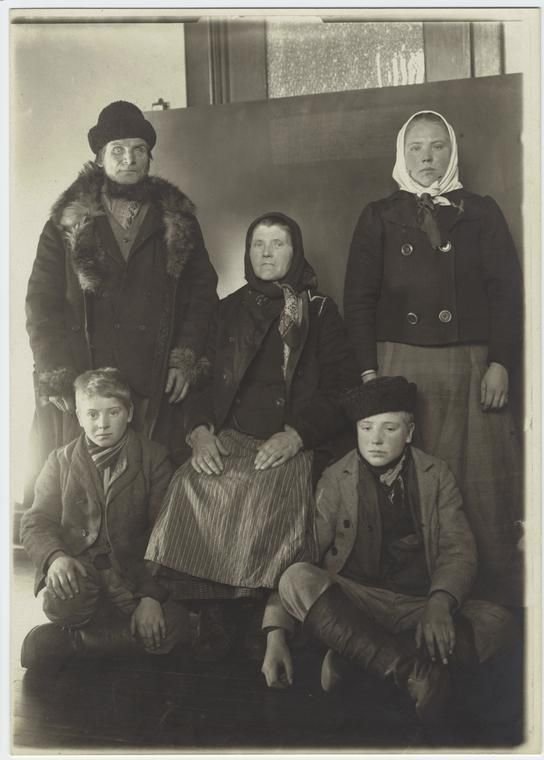 Славянская семья (страна не обозначена), 1901
